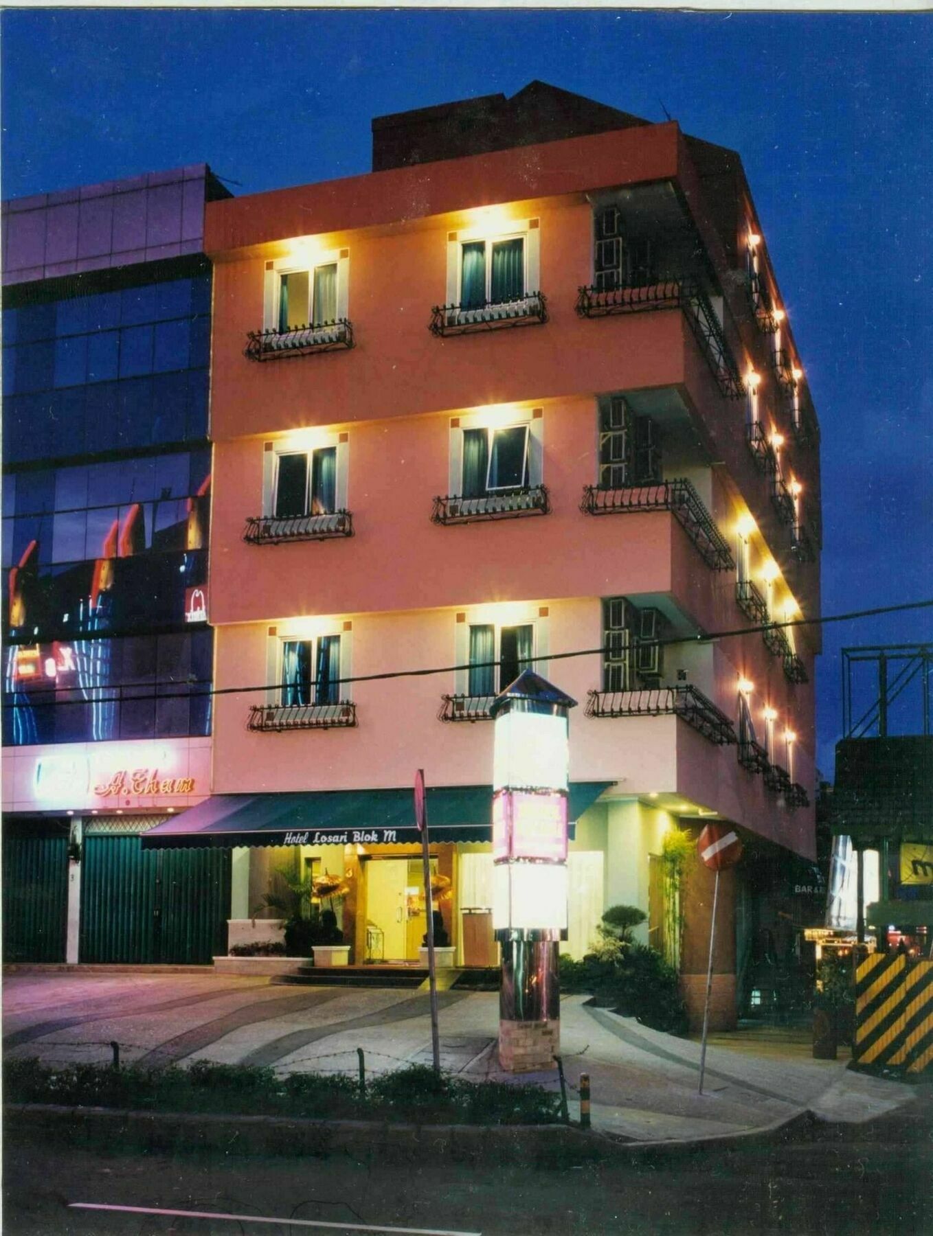 Losari Blok M Hotel Jakarta Exterior photo
